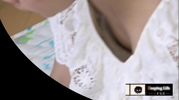 【胸チラ】ベビマ教室で前かがみの胸チラを全開で隠し撮りする先生の盗撮ビデオ。