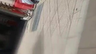 スーパーの前で座ってた女子大生がパンチラしていたので、すかさずスマホで盗撮しました。