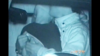 【カーセックス 盗撮】狭い車内だろうとお構いなしに体を貪るカップル達