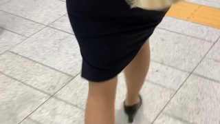 【尻】カツカツと早歩きするOLのお尻の形がクッキリ分かるタイトスカート