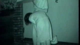【野外】雷雨の中、公園で傘をさしてセックスするカップルを暗視カメラで盗撮!