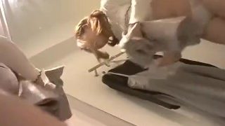 【着替え】アパレル店員がお客さんが試着するところを盗撮しちゃってます!