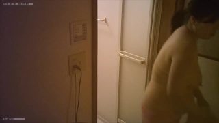 【自宅】脱衣所に隠しカメラを仕掛けて巨漢の妻を盗撮