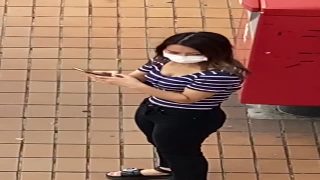 【胸チラ】マスク美人の胸の谷間を2階から盗撮してみました。
