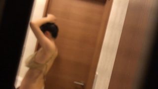 【民家盗撮】脱衣所で自慢の爆乳を自ら上下左右に揺らして鏡でスタイルを確認する女子高生