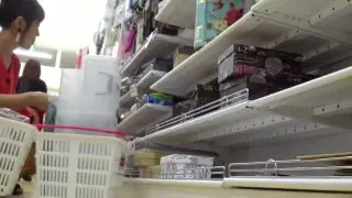 【逆さ撮り】100円ショップでロングワンピース美人のTバックパンティーを盗撮