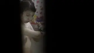 【民家盗撮】お風呂の窓の隙間から美乳なお姉さんの入浴のすべてを盗撮