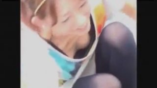 【胸チラ】イベント会場で美人なお姉さんの前かがみおっぱいを瞬時に盗撮