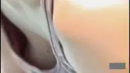 【胸チラ】体育館で若いお母さんのタンクトップの胸元から美乳胸チラを盗撮