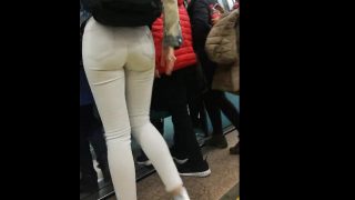 【お尻】駅で逆ハート型のピタパン美尻をスマホで盗撮した動画