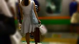【お尻】純白パンティーとブラが透けてるワンピースのお姉さんを尾行盗撮