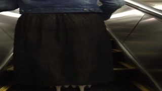 【お尻】白いTバックが透け透けの黒いロングスカートのお姉さんを尾行盗撮