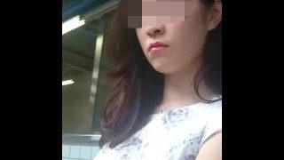 【逆さ撮り】険しい顔した美人のパンストとパンティーをエスカレーターで盗撮