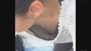 【胸チラ】お花見をしている美人なOLさんのまさかのノーブラおっぱいを盗撮