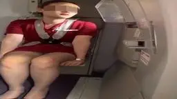 【パンチラ】ミニスカの制服がエロ過ぎる可愛い客室乗務員の座りパンチラを盗撮