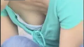 【胸チラ】野外で若い人妻達の胸チラを片っ端から盗撮した動画の総集編 ※乳首アリ