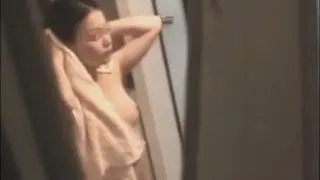 【民家盗撮】窓の隙間や郵便受けから1人暮らしの女性達のプライベートを盗撮した動画集