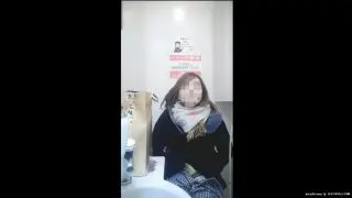 【トイレ】コンビニの洋式便所でおしっこする美人なお姉さんを隠しカメラで盗撮した動画