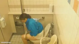 【トイレ】とあるショッピングモールの女子トイレを壁の上から盗撮した動画集