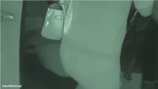 【お尻】車に乗り込む妊婦さんを赤外線カメラで撮影して透け透けになったパンティーを盗撮