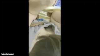 【胸チラ】電車で超美人な若妻の胸チラを真上からスマホで盗撮した動画