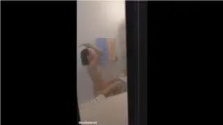 【民家】お風呂の窓を大胆に開けてシャワーを浴びている貧乳な人妻を盗撮